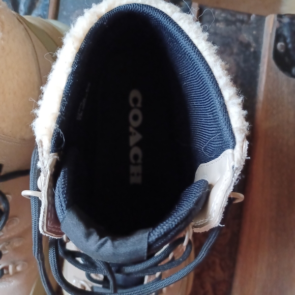 LIKE NEW ,COACH CITYSOLE HIKER - Picture 7 of 11